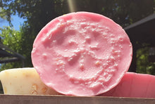 Load image into Gallery viewer, Love Spell Exfoliant Loofah
